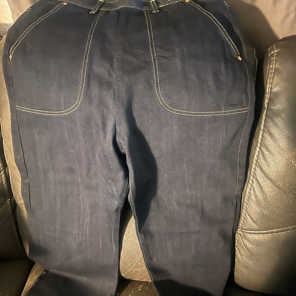 High Rise Blue Jeans with Contrast Stitching